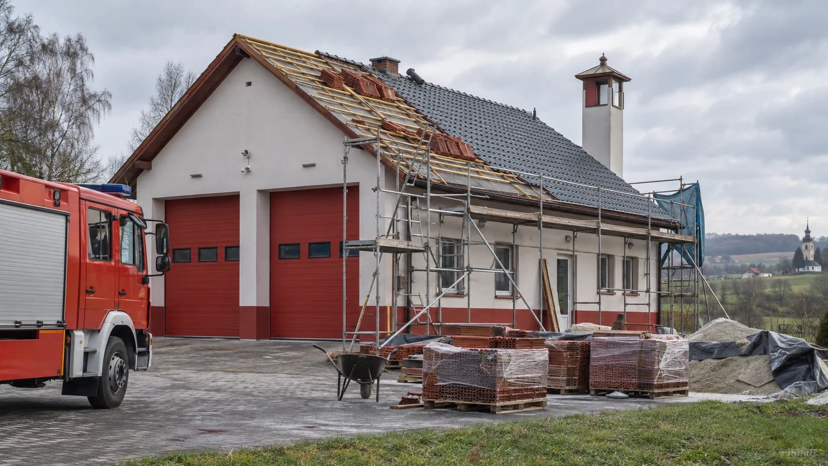 Remont dachu umownej remizy OSP; ilustracja wygenerowana przez AI