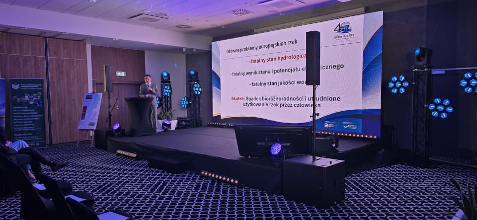 Sala konferencji z okazji 40-lecia Zbiornika Jeziorsko w Uniejowie