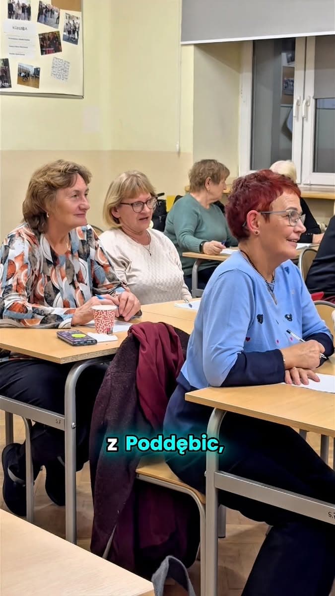 Słuchaczki Poddębickiego Uniwersytetu Trzeciego Wieku podczas zajęć